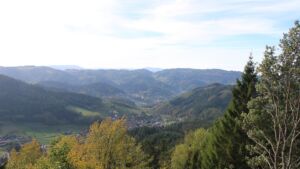 Dieses Bild zeigt eine Webcam-Aufnahme vom Achertal, aufgenommen am Donnerstag, den 29.10.2026 um 12:00 Uhr. Die Temperatur betrug 9.8°C.