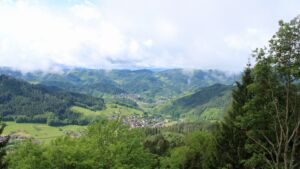Dieses Bild zeigt eine Webcam-Aufnahme vom Achertal, aufgenommen am Freitag, den 15.05.2026 um 11:00 Uhr. Die Temperatur betrug 6.1°C.