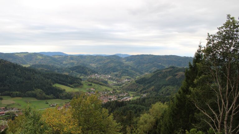 Dieses Bild zeigt eine Webcam-Aufnahme vom Achertal, aufgenommen am Freitag, den 23.10.2026 um 12:00 Uhr. Die Temperatur betrug 10.6°C.
