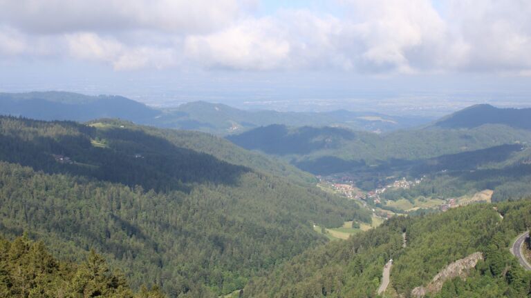 Dieses Bild zeigt eine Webcam-Aufnahme vom Achertal, aufgenommen am Freitag, den 23.05.2025 um 09:30 Uhr. Die Temperatur betrug 6.2°C.