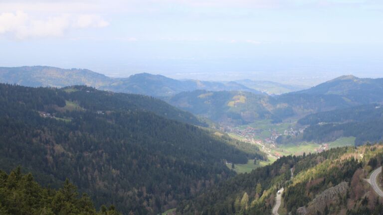 Dieses Bild zeigt eine Webcam-Aufnahme vom Achertal, aufgenommen am Mittwoch, den 15.04.2026 um 11:30 Uhr. Die Temperatur betrug 8.6°C.