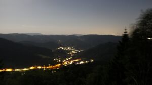 Dieses Bild zeigt eine Webcam-Aufnahme vom Achertal, aufgenommen am Mittwoch, den 27.05.2026 um 23:10 Uhr. Die Temperatur betrug 19.8°C.