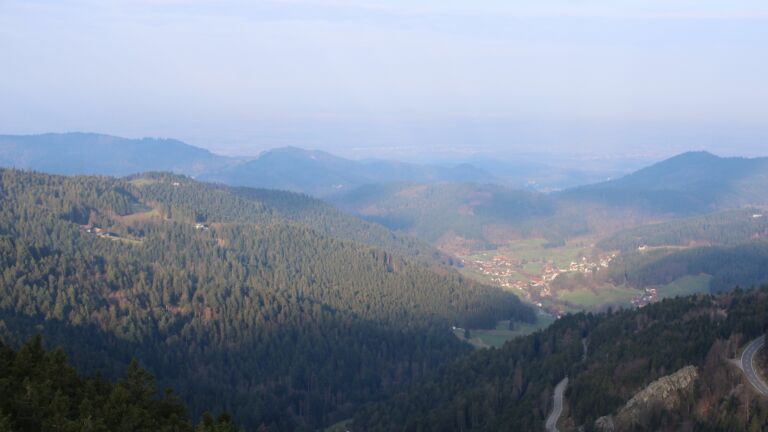 Dieses Bild zeigt eine Webcam-Aufnahme vom Achertal, aufgenommen am Montag, den 23.03.2026 um 07:50 Uhr. Die Temperatur betrug 6°C.