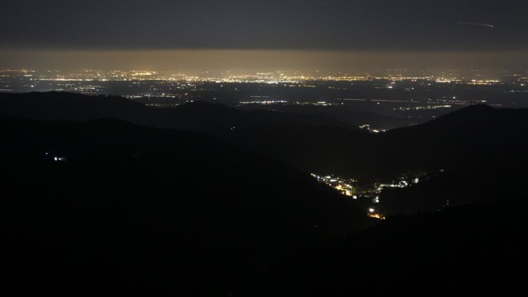 Dieses Bild zeigt eine Webcam-Aufnahme vom Achertal, aufgenommen am Sonntag, den 12.10.2025 um 21:00 Uhr. Die Temperatur betrug 6.3°C.