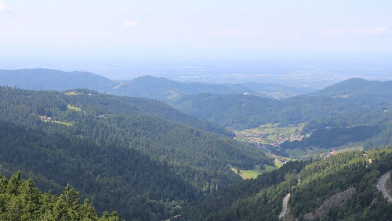 Dieses Bild zeigt eine Webcam-Aufnahme vom Achertal, aufgenommen am Freitag, den 22.08.2025 um 13:40 Uhr. Die Temperatur betrug 14.5°C.