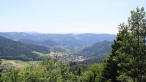 Dieses Bild zeigt eine Webcam-Aufnahme vom Achertal, aufgenommen am Mittwoch, den 27.05.2026 um 15:20 Uhr. Die Temperatur betrug 32°C.