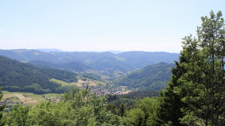 Dieses Bild zeigt eine Webcam-Aufnahme vom Achertal, aufgenommen am Mittwoch, den 27.05.2026 um 15:20 Uhr. Die Temperatur betrug 32°C.