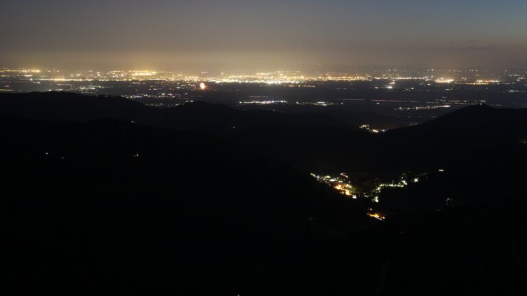 Dieses Bild zeigt eine Webcam-Aufnahme vom Achertal, aufgenommen am Freitag, den 30.05.2025 um 23:10 Uhr. Die Temperatur betrug 19.5°C.