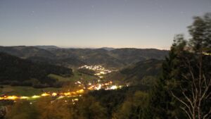 Dieses Bild zeigt eine Webcam-Aufnahme vom Achertal, aufgenommen am Freitag, den 30.10.2026 um 02:30 Uhr. Die Temperatur betrug 4.7°C.