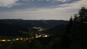 Dieses Bild zeigt eine Webcam-Aufnahme vom Achertal, aufgenommen am Dienstag, den 29.09.2026 um 04:30 Uhr. Die Temperatur betrug 21.4°C.