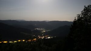 Dieses Bild zeigt eine Webcam-Aufnahme vom Achertal, aufgenommen am Mittwoch, den 27.05.2026 um 00:30 Uhr. Die Temperatur betrug 23.2°C.