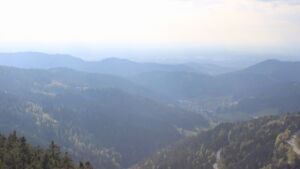 Dieses Bild zeigt eine Webcam-Aufnahme vom Achertal, aufgenommen am Dienstag, den 21.04.2026 um 17:30 Uhr. Die Temperatur betrug 5.3°C.