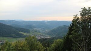 Dieses Bild zeigt eine Webcam-Aufnahme vom Achertal, aufgenommen am Montag, den 28.09.2026 um 18:20 Uhr. Die Temperatur betrug 25.4°C.