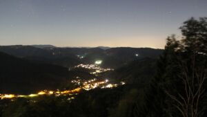 Dieses Bild zeigt eine Webcam-Aufnahme vom Achertal, aufgenommen am Dienstag, den 22.09.2026 um 20:50 Uhr. Die Temperatur betrug 13.5°C.