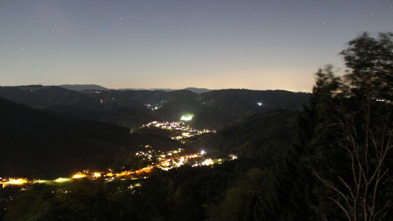 Dieses Bild zeigt eine Webcam-Aufnahme vom Achertal, aufgenommen am Dienstag, den 22.09.2026 um 20:50 Uhr. Die Temperatur betrug 13.5°C.