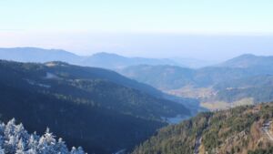 Dieses Bild zeigt eine Webcam-Aufnahme vom Achertal, aufgenommen am Freitag, den 26.12.2025 um 12:20 Uhr. Die Temperatur betrug 2.2°C.