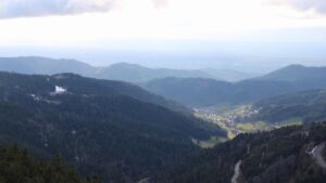 Dieses Bild zeigt eine Webcam-Aufnahme vom Achertal, aufgenommen am Samstag, den 04.04.2026 um 18:50 Uhr. Die Temperatur betrug 7.9°C.