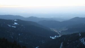 Dieses Bild zeigt eine Webcam-Aufnahme vom Achertal, aufgenommen am Donnerstag, den 02.04.2026 um 20:30 Uhr. Die Temperatur betrug 5.4°C.