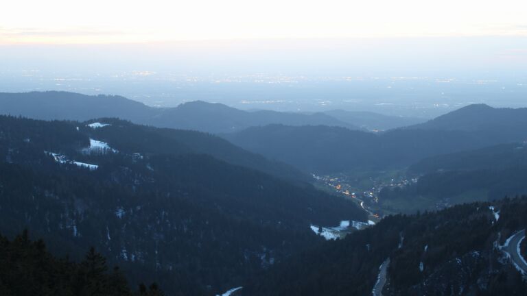 Dieses Bild zeigt eine Webcam-Aufnahme vom Achertal, aufgenommen am Donnerstag, den 02.04.2026 um 20:30 Uhr. Die Temperatur betrug 5.4°C.