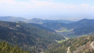 Dieses Bild zeigt eine Webcam-Aufnahme vom Achertal, aufgenommen am Freitag, den 17.04.2026 um 13:10 Uhr. Die Temperatur betrug 15.8°C.