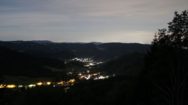 Dieses Bild zeigt eine Webcam-Aufnahme vom Achertal, aufgenommen am Montag, den 06.07.2026 um 03:00 Uhr. Die Temperatur betrug 15.8°C.
