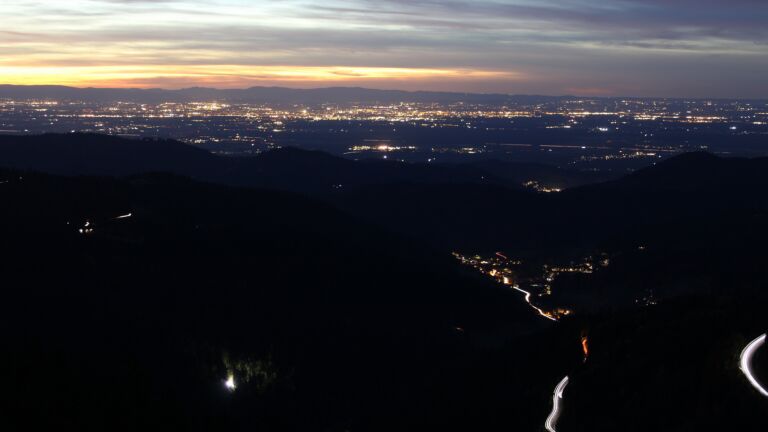 Dieses Bild zeigt eine Webcam-Aufnahme vom Achertal, aufgenommen am Donnerstag, den 30.10.2025 um 18:00 Uhr. Die Temperatur betrug 6.7°C.