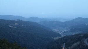 Dieses Bild zeigt eine Webcam-Aufnahme vom Achertal, aufgenommen am Dienstag, den 10.03.2026 um 06:30 Uhr. Die Temperatur betrug 8.9°C.