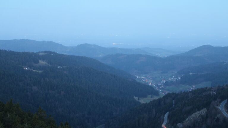 Dieses Bild zeigt eine Webcam-Aufnahme vom Achertal, aufgenommen am Dienstag, den 10.03.2026 um 06:30 Uhr. Die Temperatur betrug 8.9°C.