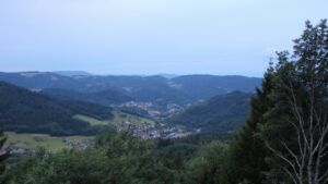 Dieses Bild zeigt eine Webcam-Aufnahme vom Achertal, aufgenommen am Freitag, den 17.07.2026 um 05:50 Uhr. Die Temperatur betrug 19.6°C.