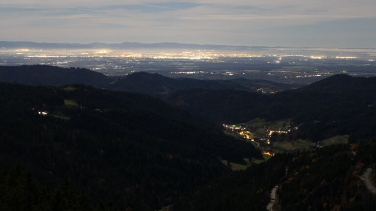 Dieses Bild zeigt eine Webcam-Aufnahme vom Achertal, aufgenommen am Mittwoch, den 05.11.2025 um 03:00 Uhr. Die Temperatur betrug 10.1°C.