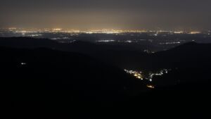 Dieses Bild zeigt eine Webcam-Aufnahme vom Achertal, aufgenommen am Dienstag, den 24.03.2026 um 00:00 Uhr. Die Temperatur betrug 5.6°C.