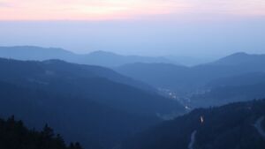 Dieses Bild zeigt eine Webcam-Aufnahme vom Achertal, aufgenommen am Sonntag, den 08.03.2026 um 18:50 Uhr. Die Temperatur betrug 9.4°C.