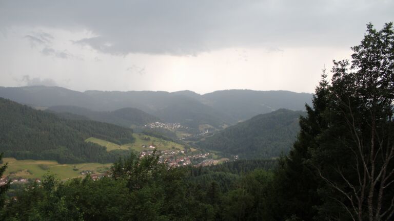Dieses Bild zeigt eine Webcam-Aufnahme vom Achertal, aufgenommen am Donnerstag, den 16.07.2026 um 20:30 Uhr. Die Temperatur betrug 24.3°C.