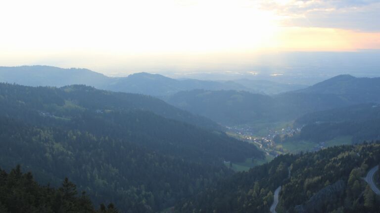 Dieses Bild zeigt eine Webcam-Aufnahme vom Achertal, aufgenommen am Dienstag, den 21.04.2026 um 19:40 Uhr. Die Temperatur betrug 3.2°C.