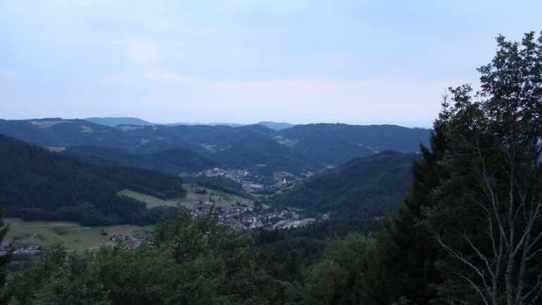 Dieses Bild zeigt eine Webcam-Aufnahme vom Achertal, aufgenommen am Samstag, den 25.07.2026 um 21:30 Uhr. Die Temperatur betrug 23.8°C.