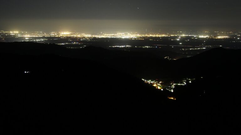 Dieses Bild zeigt eine Webcam-Aufnahme vom Achertal, aufgenommen am Donnerstag, den 09.04.2026 um 00:00 Uhr. Die Temperatur betrug 9.1°C.