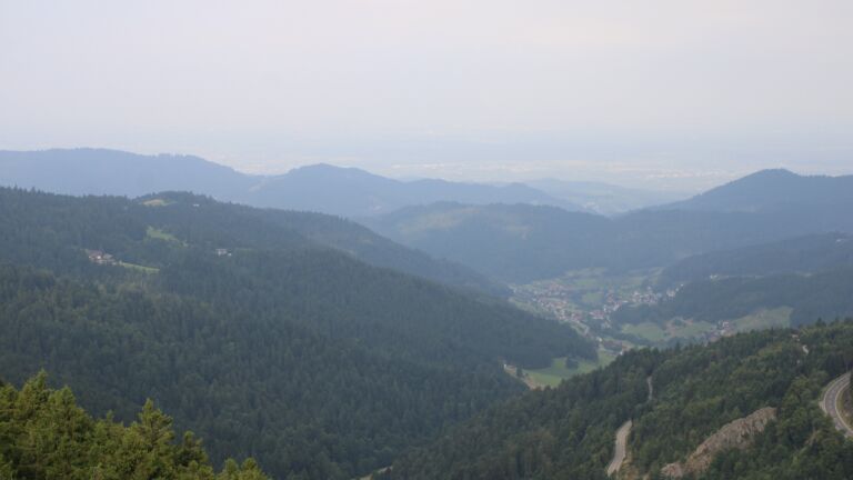 Dieses Bild zeigt eine Webcam-Aufnahme vom Achertal, aufgenommen am Samstag, den 16.08.2025 um 09:30 Uhr. Die Temperatur betrug 20.1°C.
