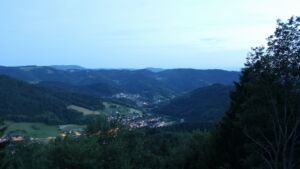 Dieses Bild zeigt eine Webcam-Aufnahme vom Achertal, aufgenommen am Montag, den 15.06.2026 um 22:10 Uhr. Die Temperatur betrug 15.3°C.