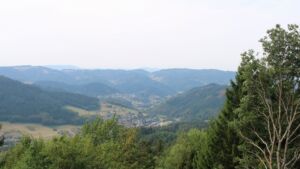 Dieses Bild zeigt eine Webcam-Aufnahme vom Achertal, aufgenommen am Sonntag, den 16.08.2026 um 12:10 Uhr. Die Temperatur betrug 28.2°C.