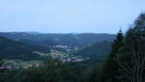 Dieses Bild zeigt eine Webcam-Aufnahme vom Achertal, aufgenommen am Montag, den 08.06.2026 um 04:50 Uhr. Die Temperatur betrug 15.6°C.