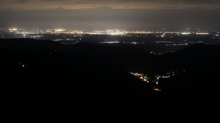 Dieses Bild zeigt eine Webcam-Aufnahme vom Achertal, aufgenommen am Samstag, den 18.04.2026 um 03:00 Uhr. Die Temperatur betrug 12.1°C.