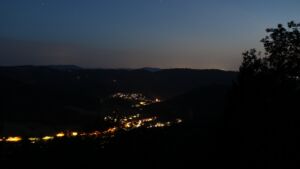 Dieses Bild zeigt eine Webcam-Aufnahme vom Achertal, aufgenommen am Montag, den 10.08.2026 um 22:00 Uhr. Die Temperatur betrug 24.1°C.