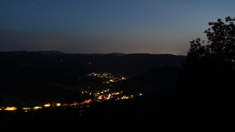 Dieses Bild zeigt eine Webcam-Aufnahme vom Achertal, aufgenommen am Montag, den 10.08.2026 um 22:00 Uhr. Die Temperatur betrug 24.1°C.