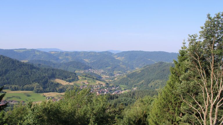 Dieses Bild zeigt eine Webcam-Aufnahme vom Achertal, aufgenommen am Dienstag, den 23.06.2026 um 09:00 Uhr. Die Temperatur betrug 32.3°C.