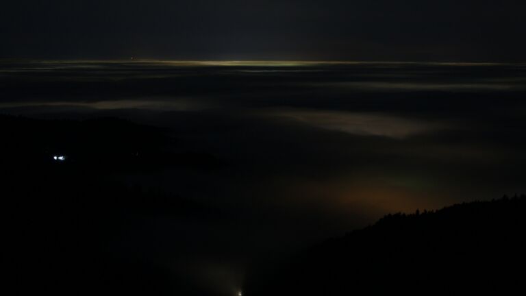 Dieses Bild zeigt eine Webcam-Aufnahme vom Achertal, aufgenommen am Montag, den 22.12.2025 um 22:30 Uhr. Die Temperatur betrug 5°C.