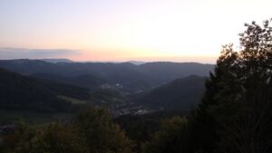 Dieses Bild zeigt eine Webcam-Aufnahme vom Achertal, aufgenommen am Montag, den 05.10.2026 um 19:20 Uhr. Die Temperatur betrug 17.9°C.