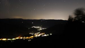 Dieses Bild zeigt eine Webcam-Aufnahme vom Achertal, aufgenommen am Freitag, den 07.08.2026 um 23:30 Uhr. Die Temperatur betrug 18.9°C.