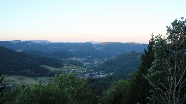 Dieses Bild zeigt eine Webcam-Aufnahme vom Achertal, aufgenommen am Donnerstag, den 13.08.2026 um 06:40 Uhr. Die Temperatur betrug 22.4°C.
