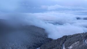 Dieses Bild zeigt eine Webcam-Aufnahme vom Achertal, aufgenommen am Freitag, den 21.11.2025 um 08:30 Uhr. Die Temperatur betrug -4.7°C.