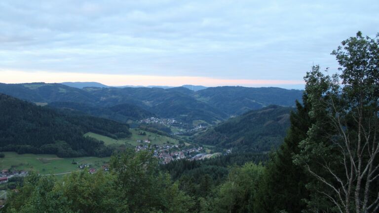 Dieses Bild zeigt eine Webcam-Aufnahme vom Achertal, aufgenommen am Samstag, den 12.09.2026 um 07:10 Uhr. Die Temperatur betrug 15.2°C.